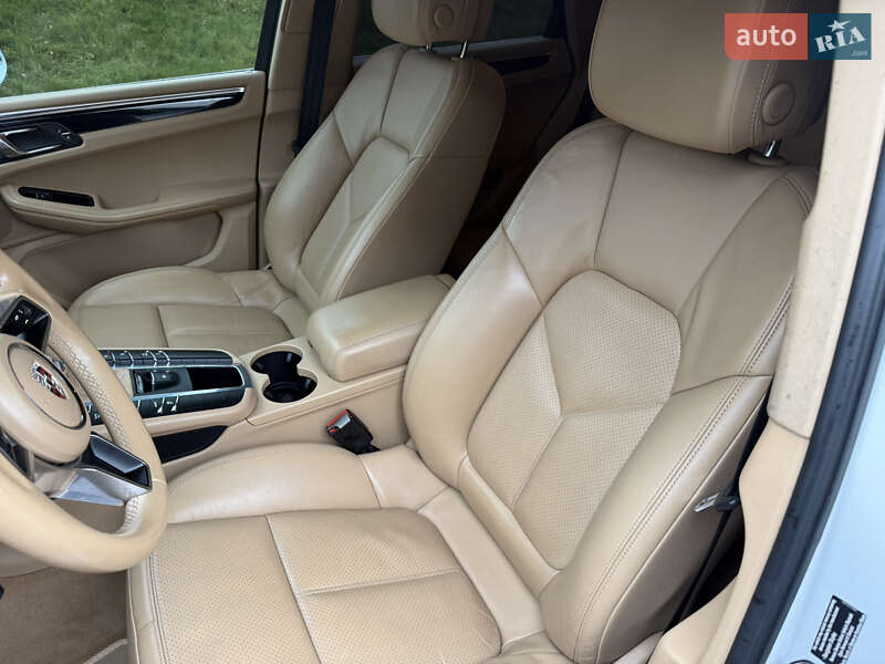 Внедорожник / Кроссовер Porsche Macan 2016 в Киеве