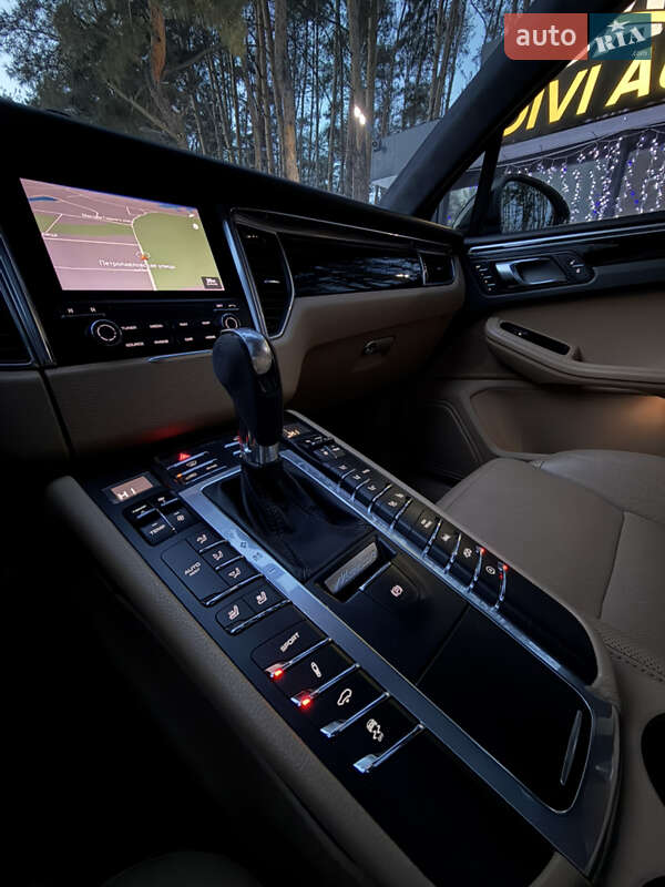 Внедорожник / Кроссовер Porsche Macan 2016 в Киеве