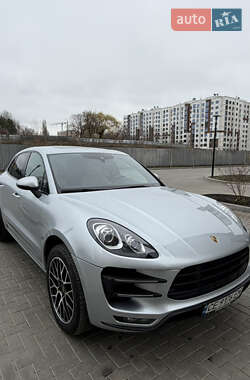 Позашляховик / Кросовер Porsche Macan 2015 в Чернівцях