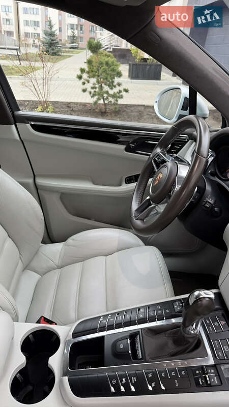 Внедорожник / Кроссовер Porsche Macan 2015 в Черновцах
