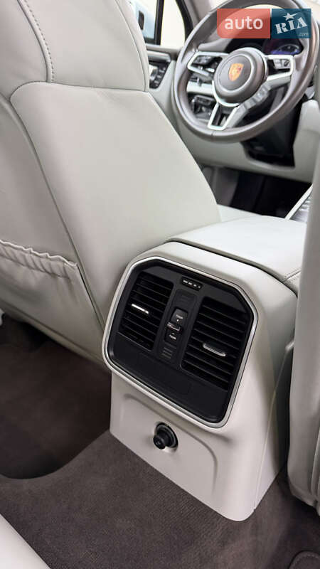 Внедорожник / Кроссовер Porsche Macan 2015 в Черновцах