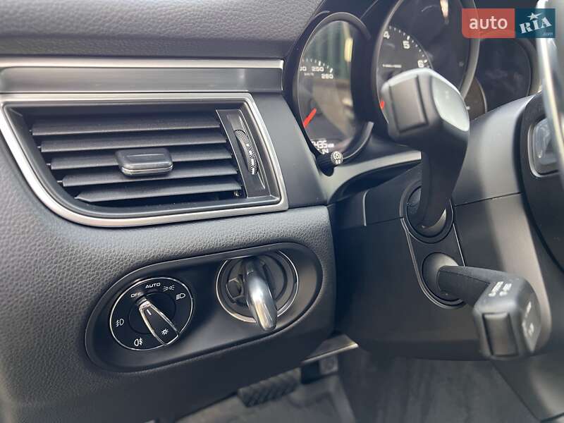 Внедорожник / Кроссовер Porsche Macan 2016 в Киеве