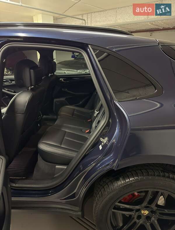 Внедорожник / Кроссовер Porsche Macan 2021 в Киеве