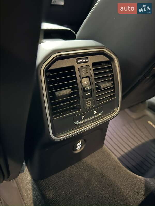 Внедорожник / Кроссовер Porsche Macan 2021 в Киеве