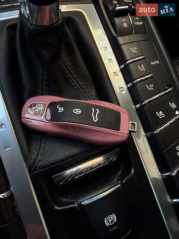 Внедорожник / Кроссовер Porsche Macan 2015 в Киеве фото 3 Внедорожник / Кроссовер Porsche Macan 2015 в Киеве