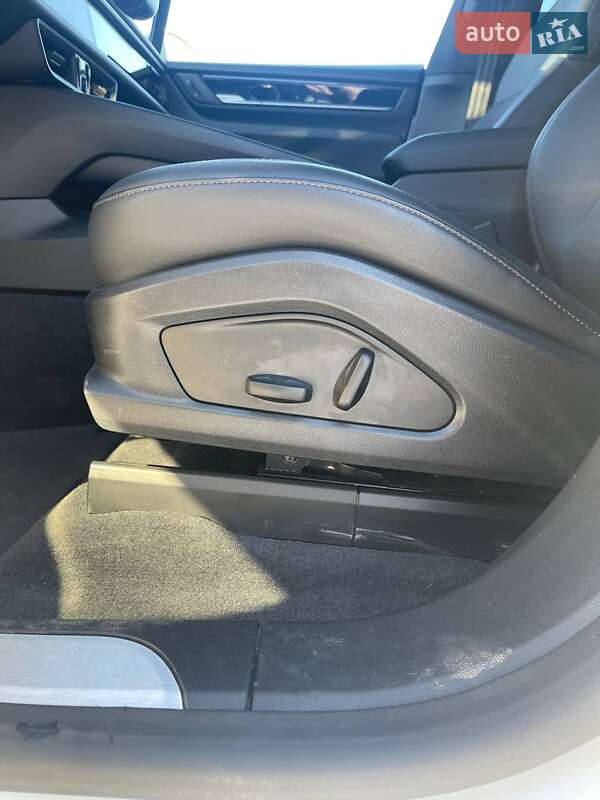 Внедорожник / Кроссовер Porsche Macan 2024 в Львове