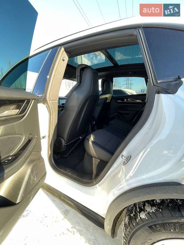 Внедорожник / Кроссовер Porsche Macan 2024 в Львове