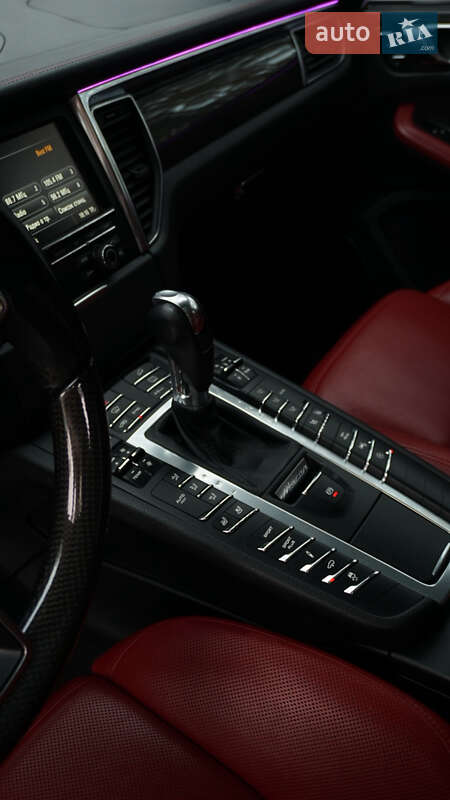 Внедорожник / Кроссовер Porsche Macan 2015 в Киеве