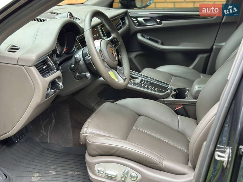 Внедорожник / Кроссовер Porsche Macan 2017 в Киеве