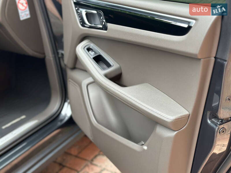 Внедорожник / Кроссовер Porsche Macan 2017 в Киеве