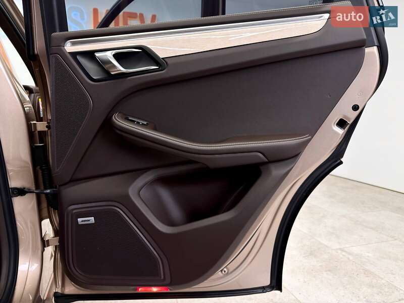 Внедорожник / Кроссовер Porsche Macan 2016 в Киеве