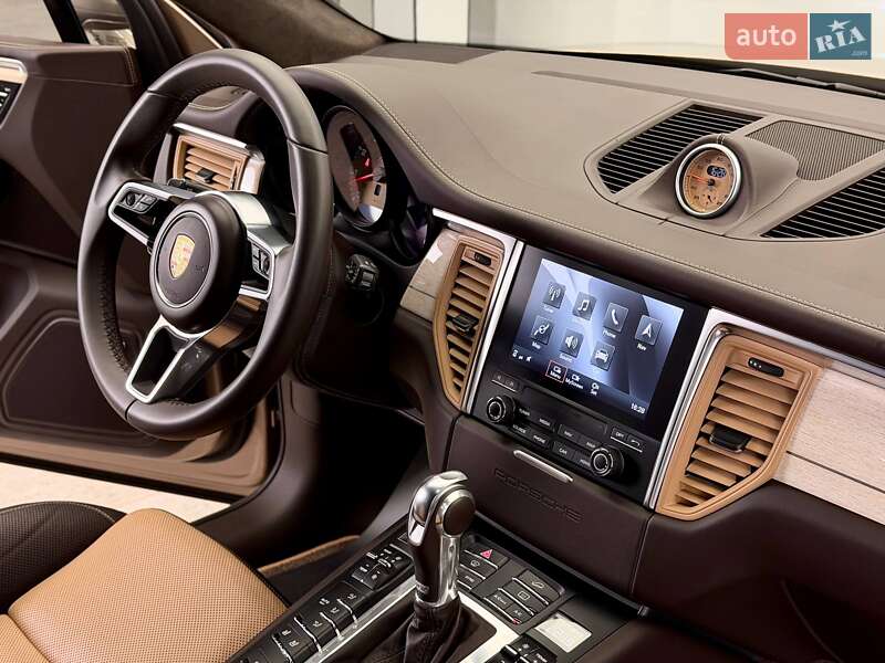 Внедорожник / Кроссовер Porsche Macan 2016 в Киеве