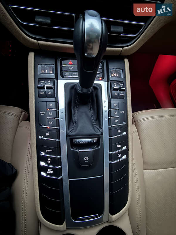 Внедорожник / Кроссовер Porsche Macan 2020 в Киеве