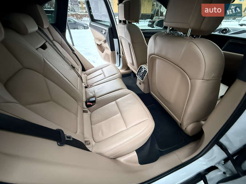 Внедорожник / Кроссовер Porsche Macan 2020 в Киеве