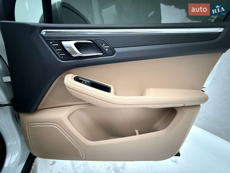 Внедорожник / Кроссовер Porsche Macan 2020 в Киеве