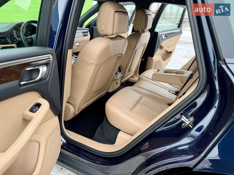 Внедорожник / Кроссовер Porsche Macan 2021 в Киеве