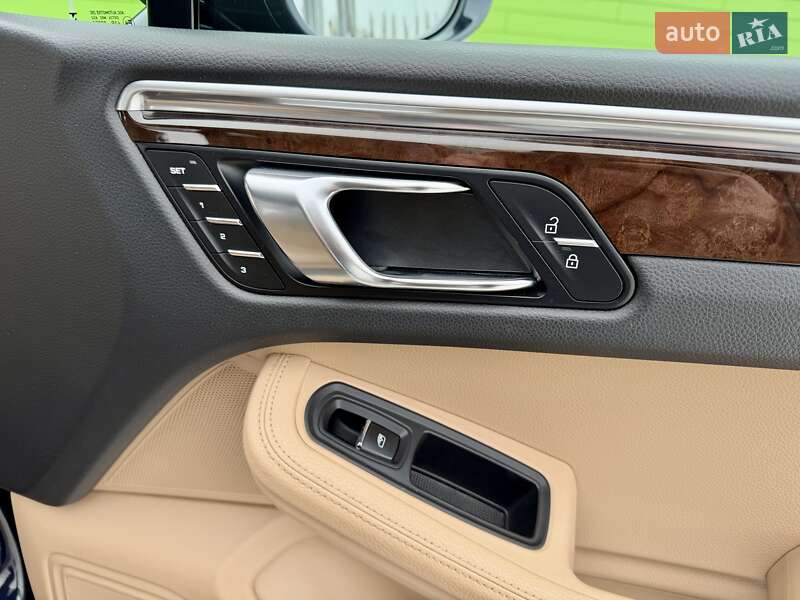 Внедорожник / Кроссовер Porsche Macan 2021 в Киеве