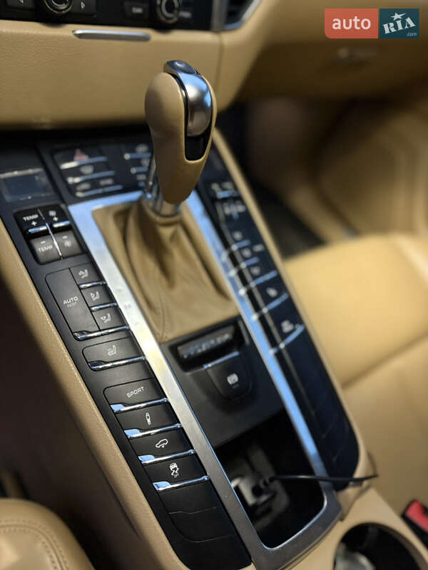 Позашляховик / Кросовер Porsche Macan 2014 в Києві