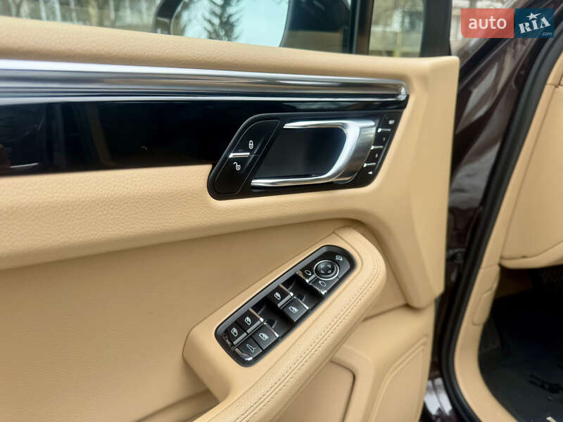 Позашляховик / Кросовер Porsche Macan 2014 в Києві