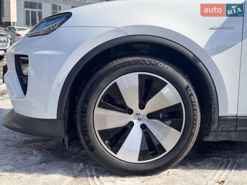 Позашляховик / Кросовер Porsche Macan 2024 в Києві