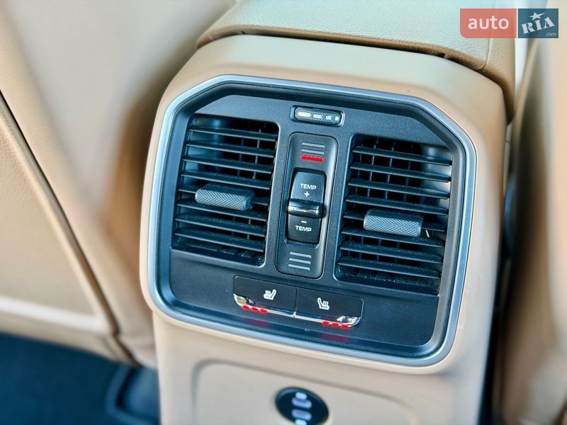 Позашляховик / Кросовер Porsche Macan 2021 в Києві