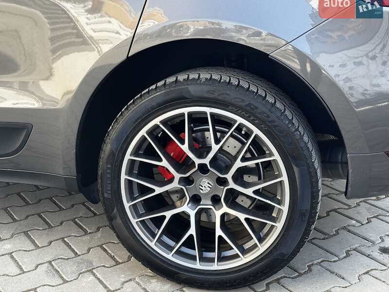 Позашляховик / Кросовер Porsche Macan 2015 в Івано-Франківську