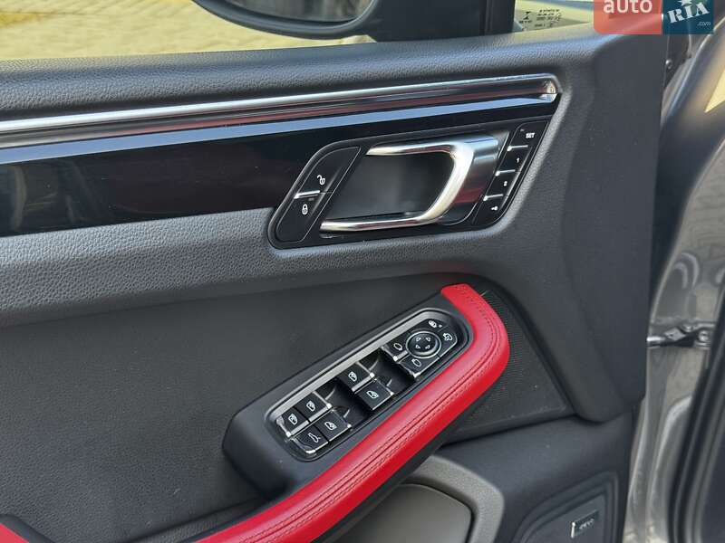 Позашляховик / Кросовер Porsche Macan 2015 в Івано-Франківську