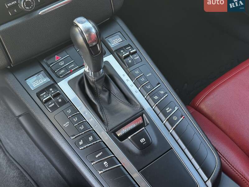 Позашляховик / Кросовер Porsche Macan 2015 в Івано-Франківську