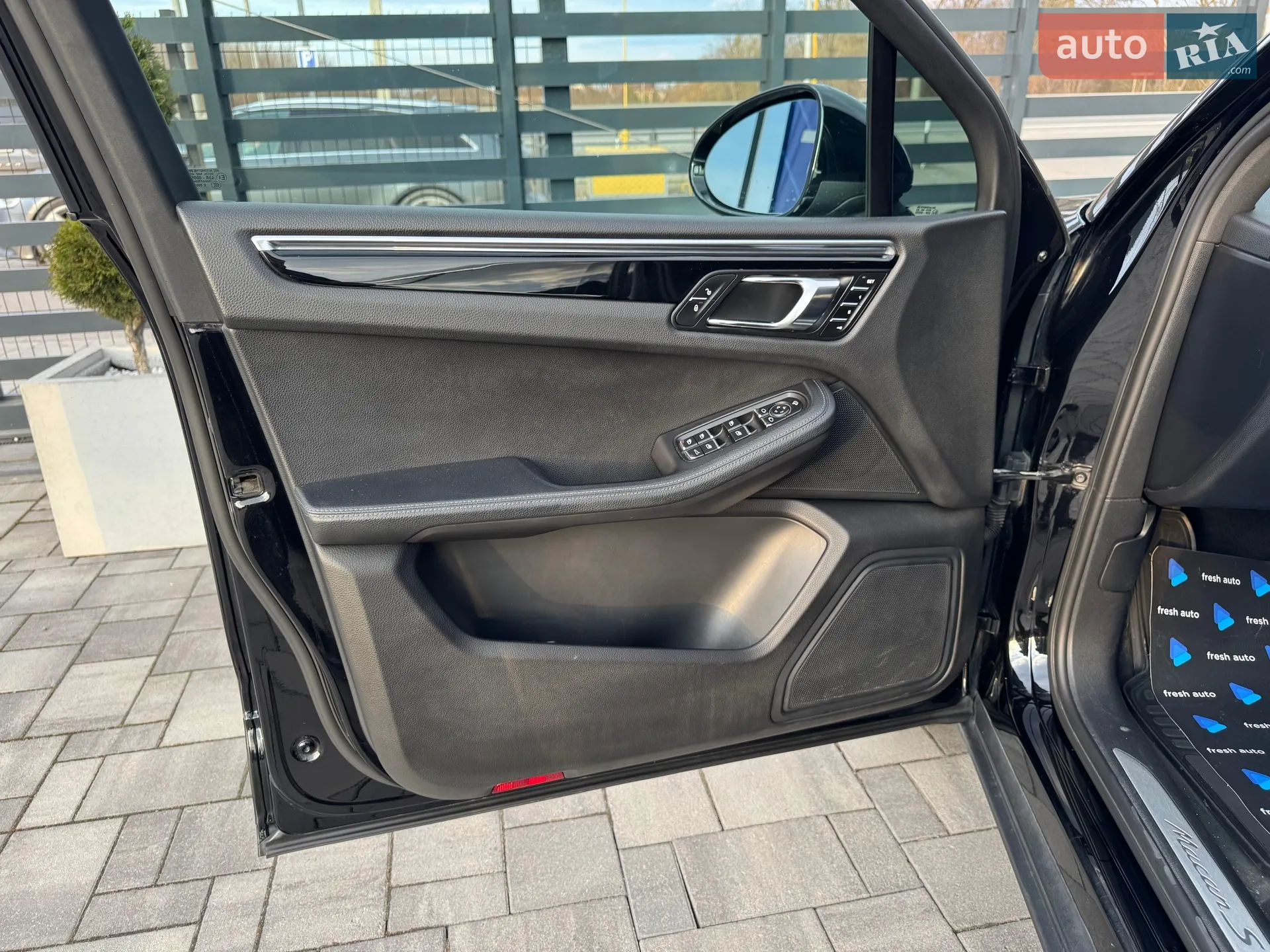 2015 Porsche Macan - мініатюра 14