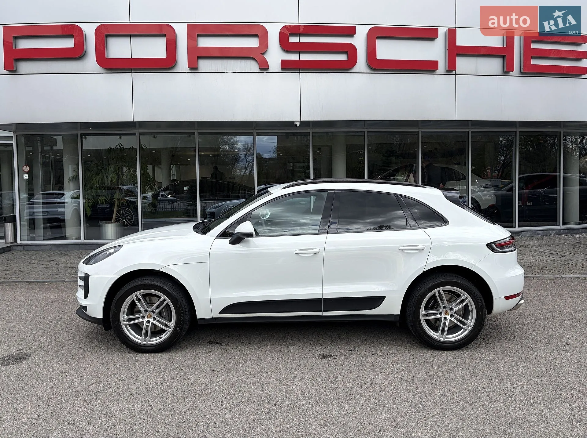 2018 Porsche Macan - мініатюра 2