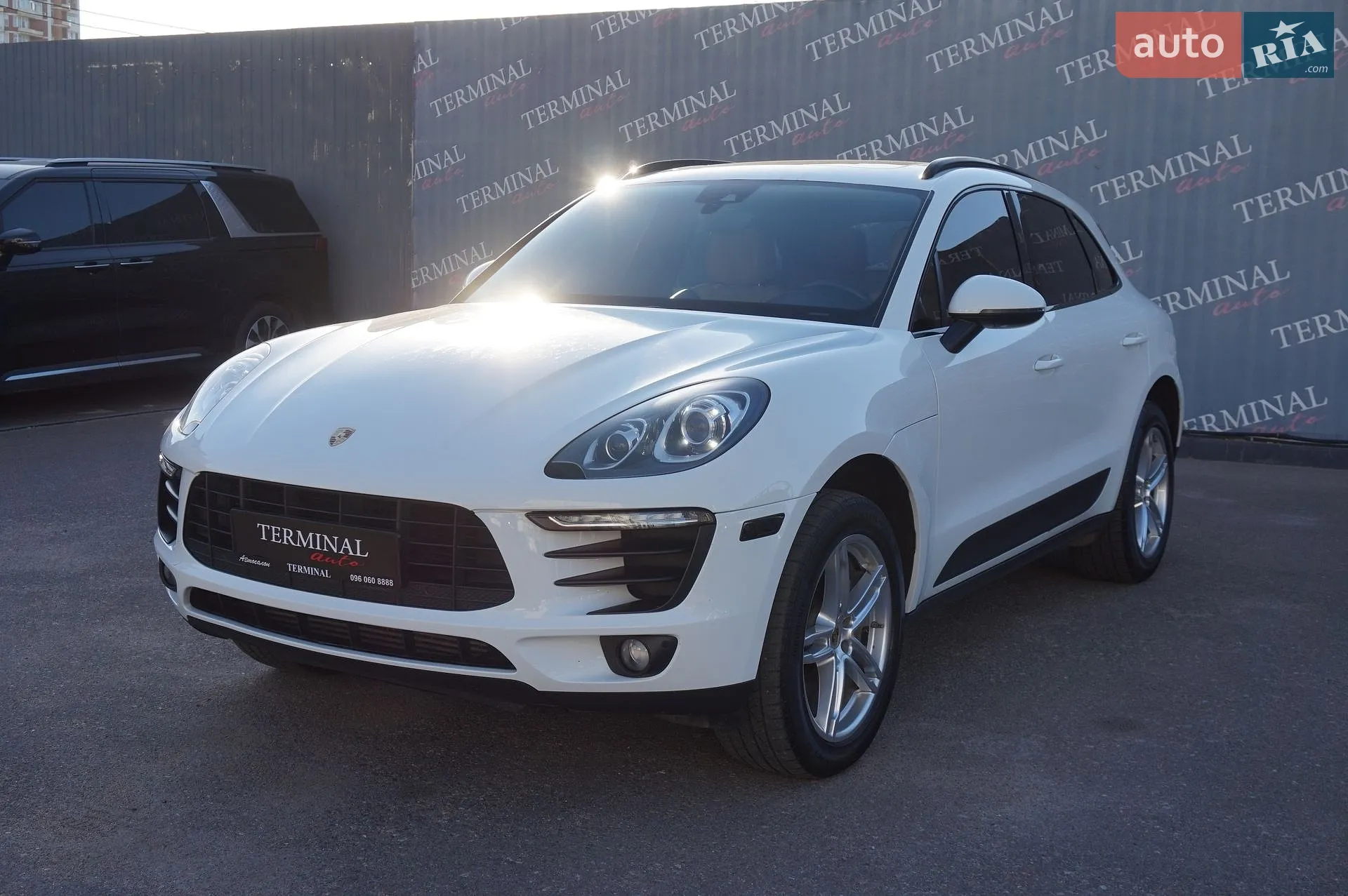 2016 Porsche Macan - мініатюра 2