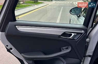 Внедорожник / Кроссовер Porsche Macan 2023 в Киеве