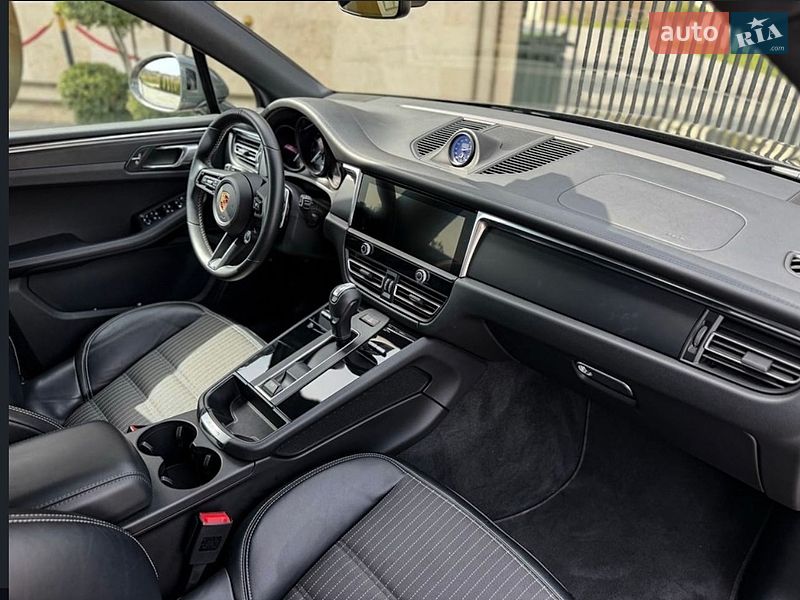 Позашляховик / Кросовер Porsche Macan 2024 в Львові