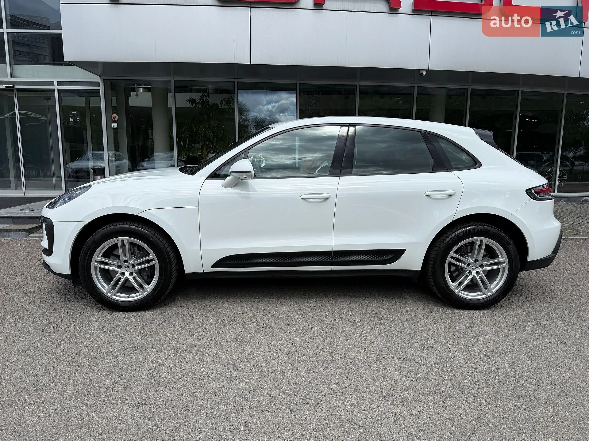 2022 Porsche Macan - мініатюра 2