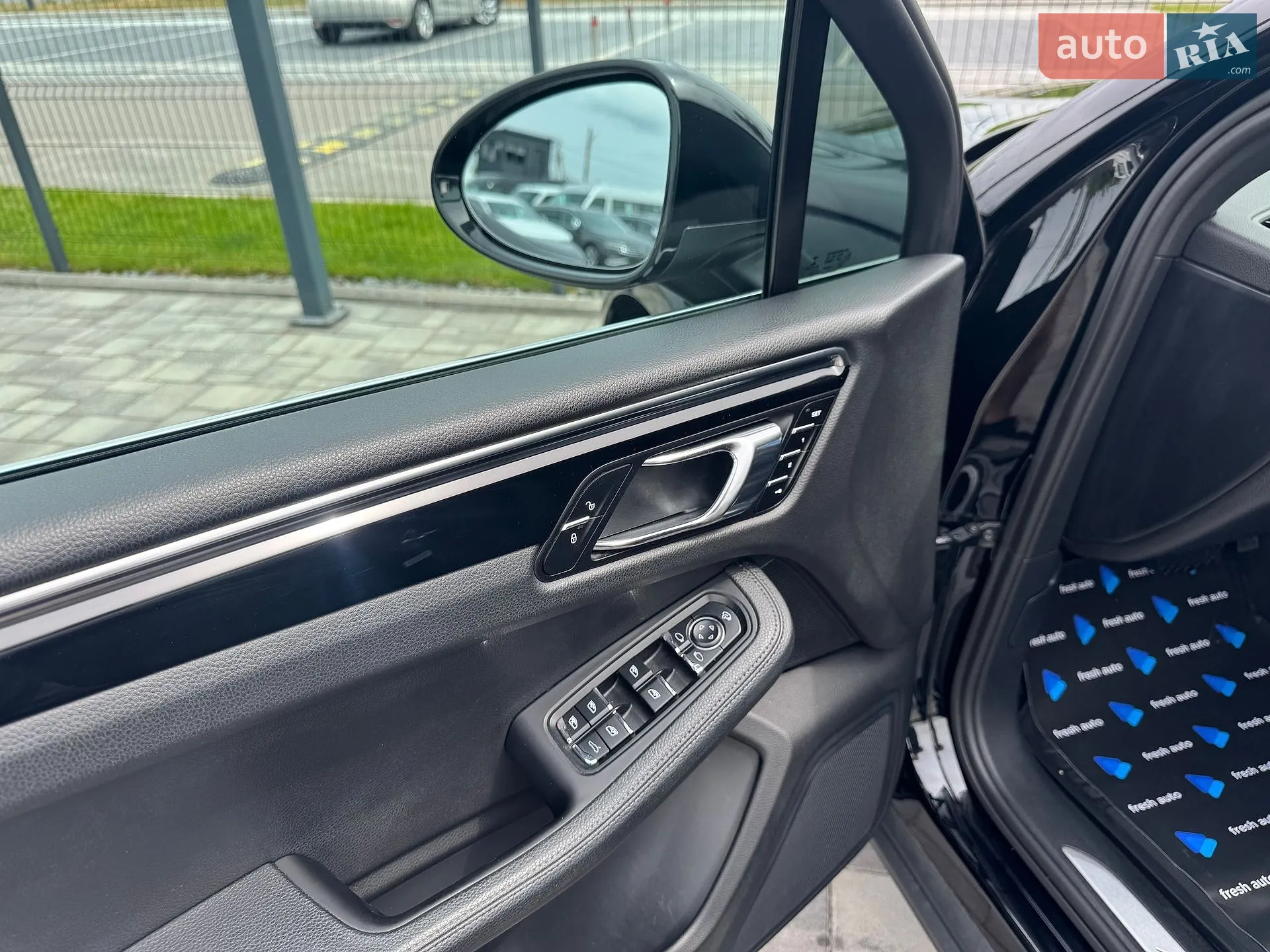 2015 Porsche Macan - мініатюра 14