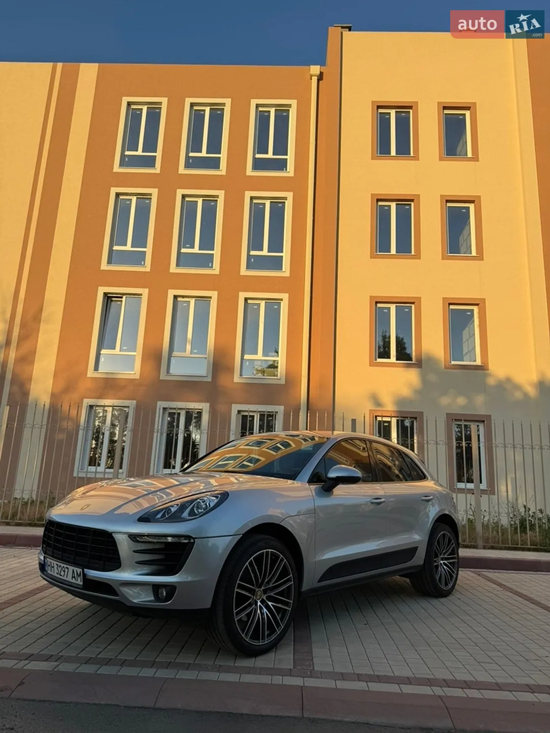 2017 Porsche Macan - мініатюра 2