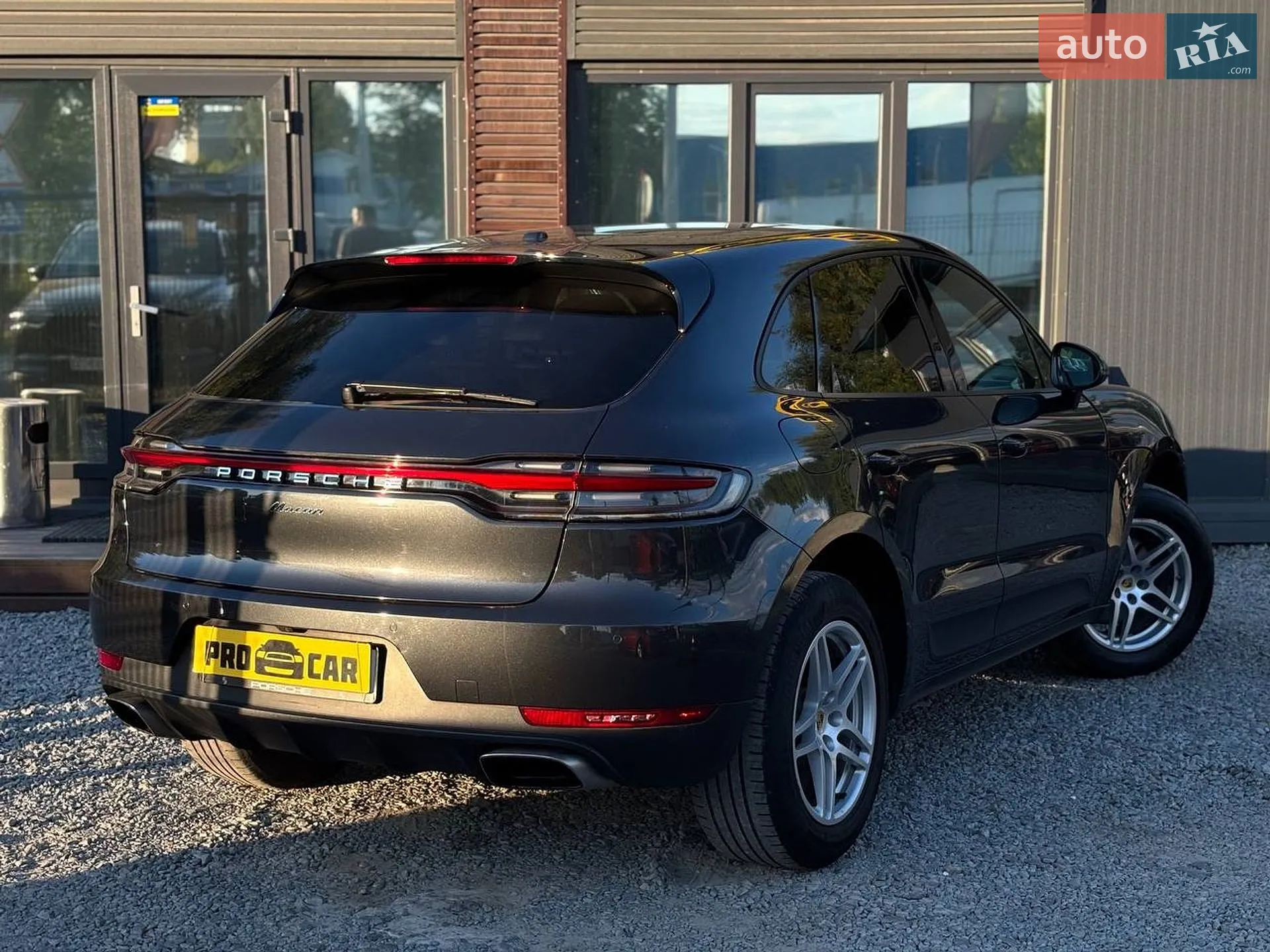 2020 Porsche Macan - мініатюра 3