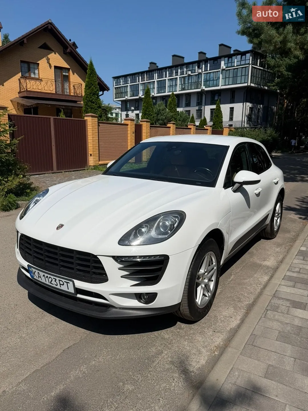 2016 Porsche Macan - мініатюра 2