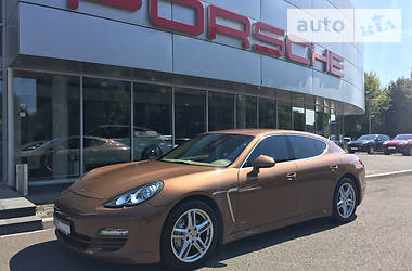 Седан Porsche Panamera 2011 в Днепре