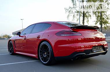 Седан Porsche Panamera 2014 в Киеве