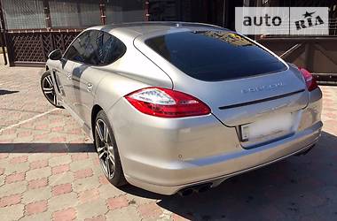 Седан Porsche Panamera 2010 в Дніпрі