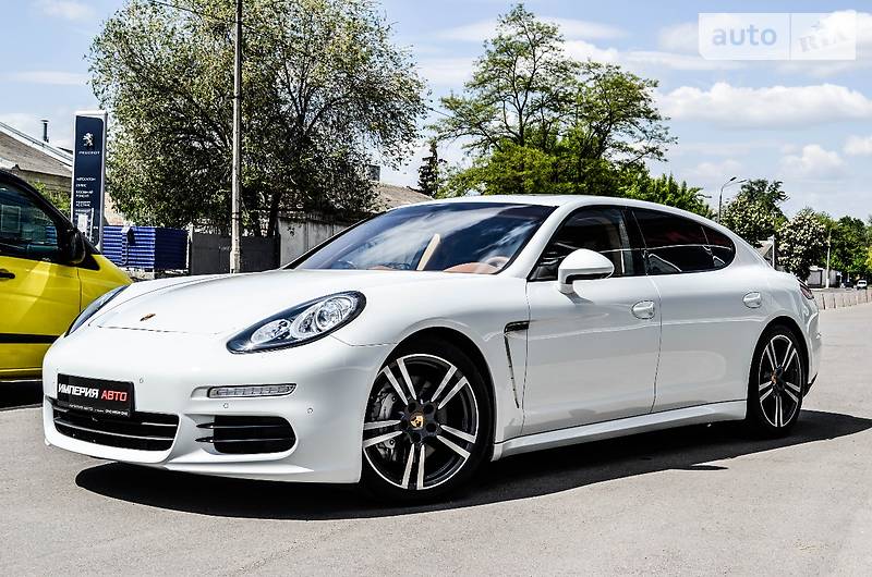 Седан Porsche Panamera 2014 в Киеве