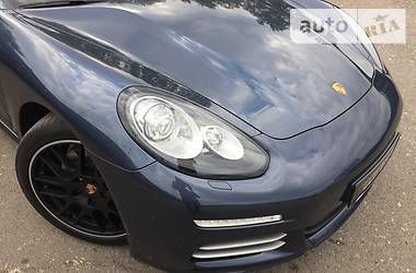 Седан Porsche Panamera 2013 в Киеве