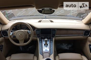 Седан Porsche Panamera 2013 в Киеве