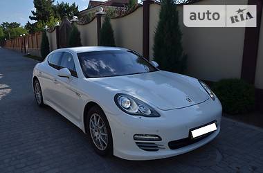 Седан Porsche Panamera 2010 в Запорожье