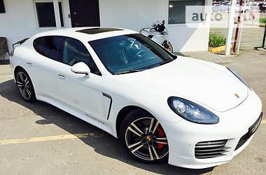 Седан Porsche Panamera 2014 в Києві