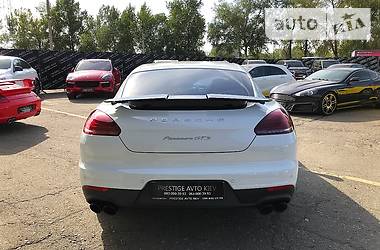 Седан Porsche Panamera 2014 в Киеве