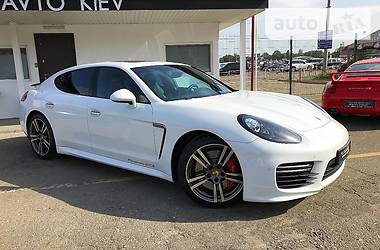 Седан Porsche Panamera 2014 в Киеве