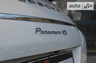 Седан Porsche Panamera 2010 в Одесі