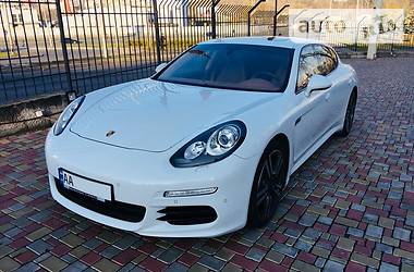 Седан Porsche Panamera 2013 в Киеве